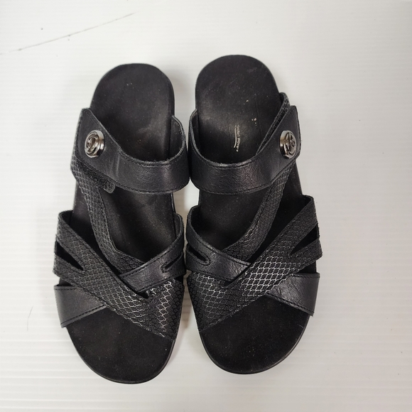 Easy Spirit Comfort Wave Black Slip on Wedge Heel Strappy Sandals Size 7W - Picture 5 of 11